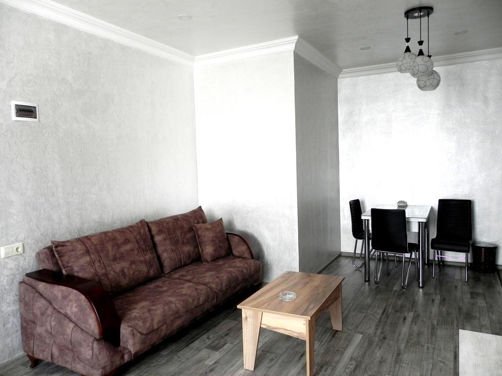Penthouse Apartment In บาทูมิ ภายนอก รูปภาพ